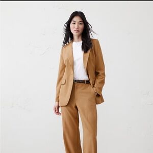 Tan camel sculpted blazer, banana republic size 18